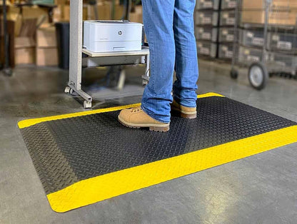 Wearwell Diamond-Plate Select Mat - Black/Yellow. Anti-Fatigue Workstation Mat. 3' W x 5' L x 9/16" Thickness. PVC Vinyl Surface with PVC Sponge. For Dry Industrial Use (495.916x3x5BYL) - Image 4